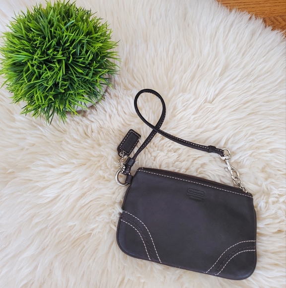 Coach Handbags - Coach wristlet